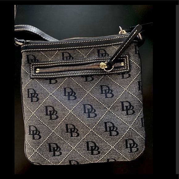 Dooney & Bourke Handbags - Dooney & Bourke purse